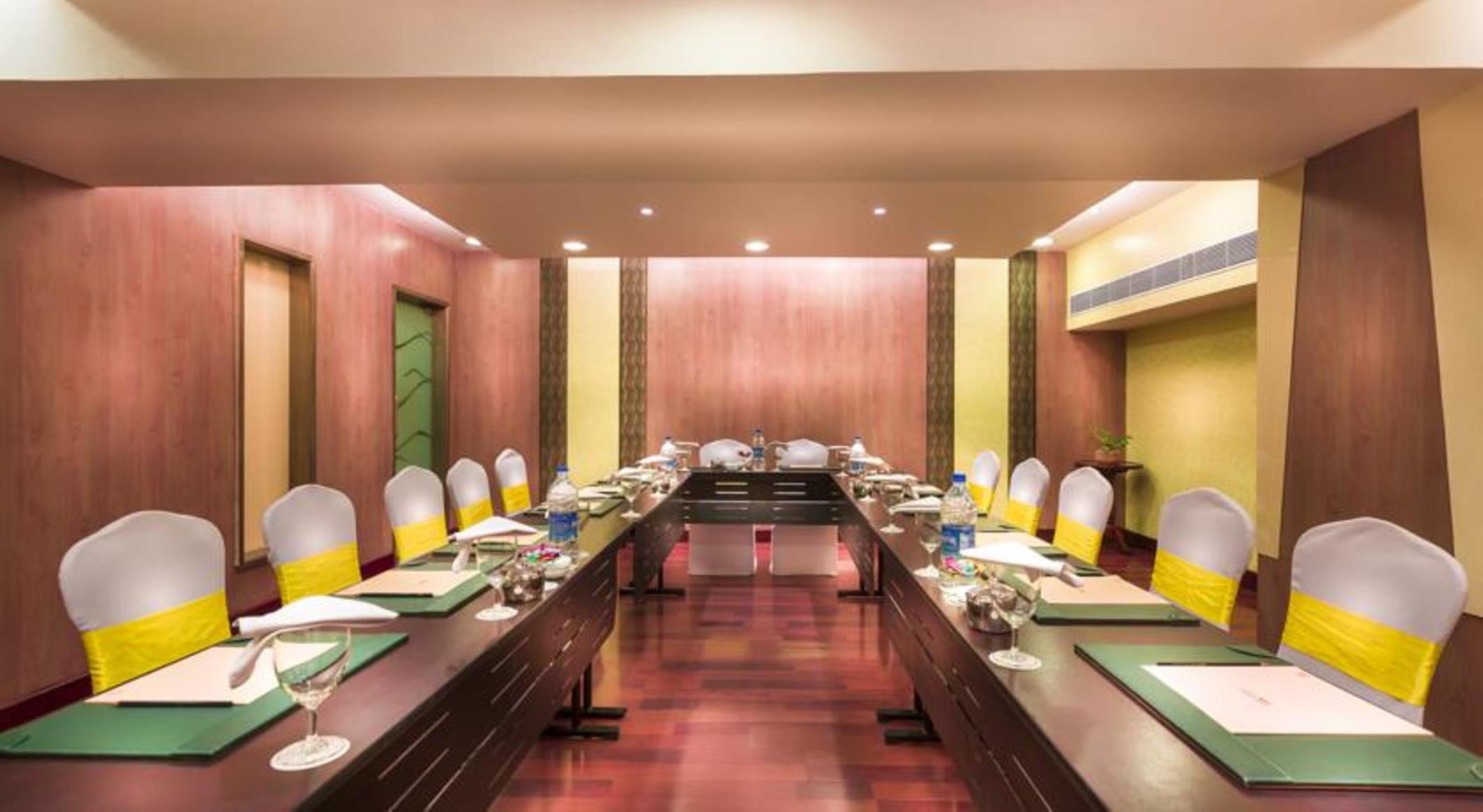 Grand Chennai By Grt Hotels Esterno foto A meeting room at a hotel