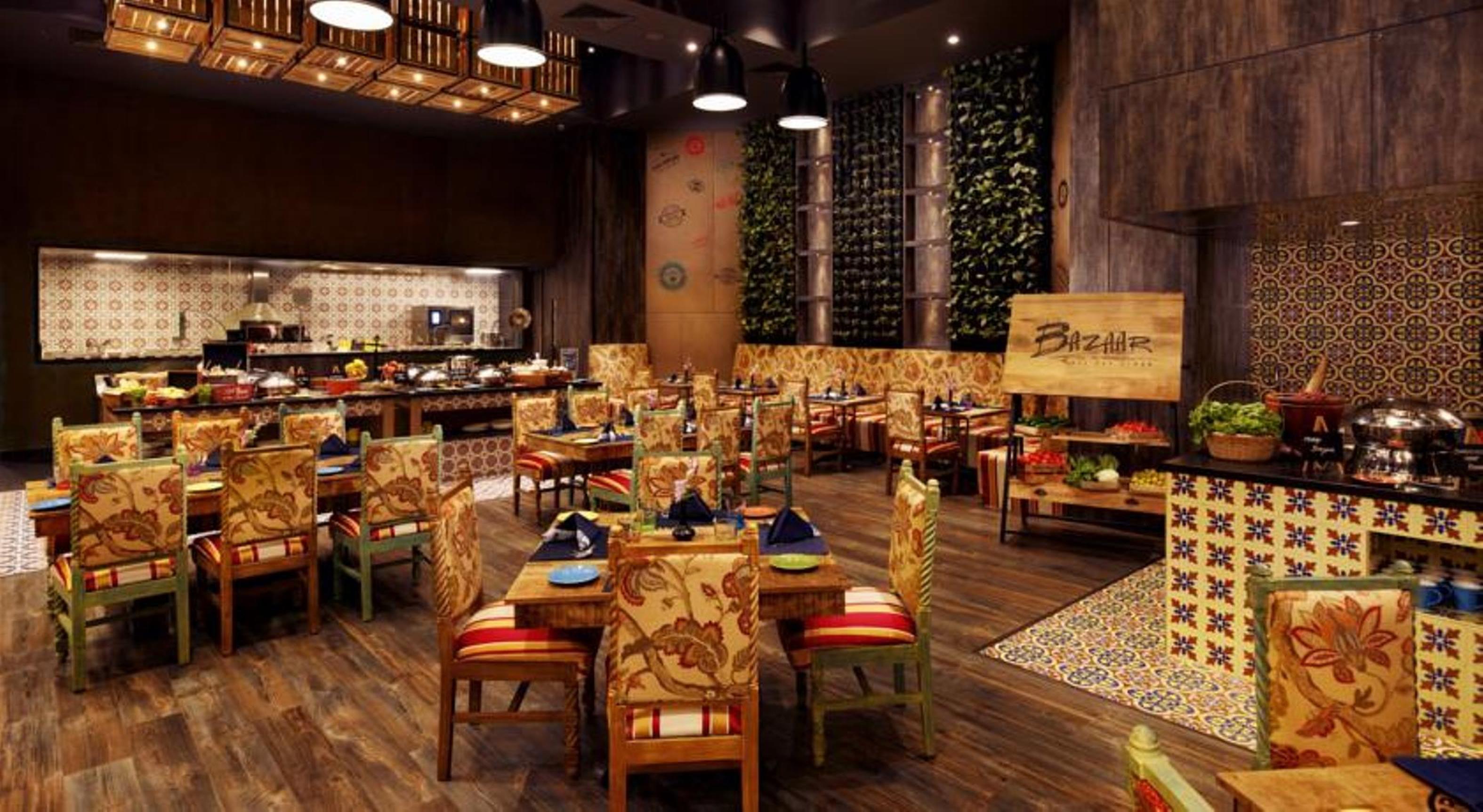 Grand Chennai By Grt Hotels Esterno foto The interior of the restaurant