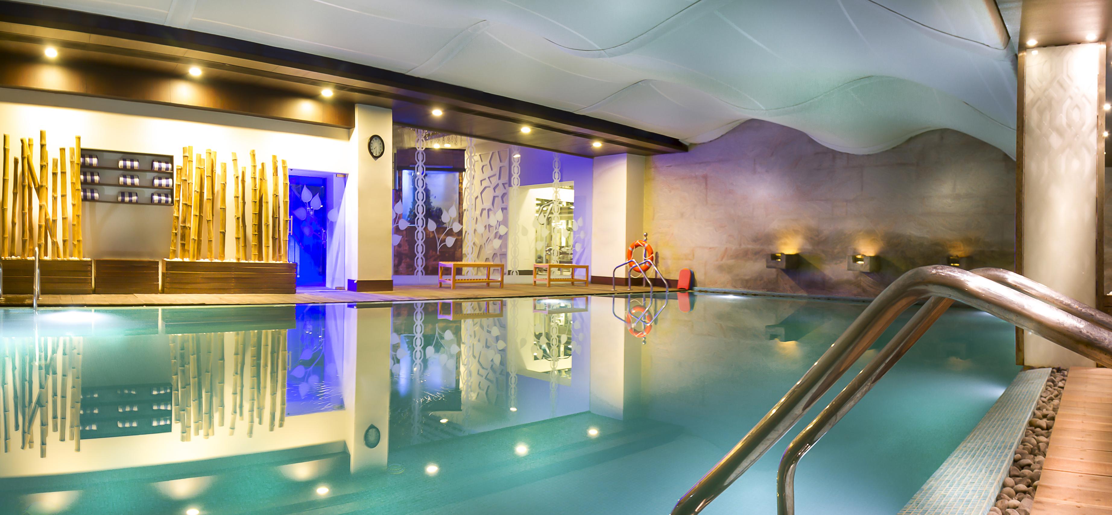 Grand Chennai By Grt Hotels Esterno foto The swimming pool at the hotel
