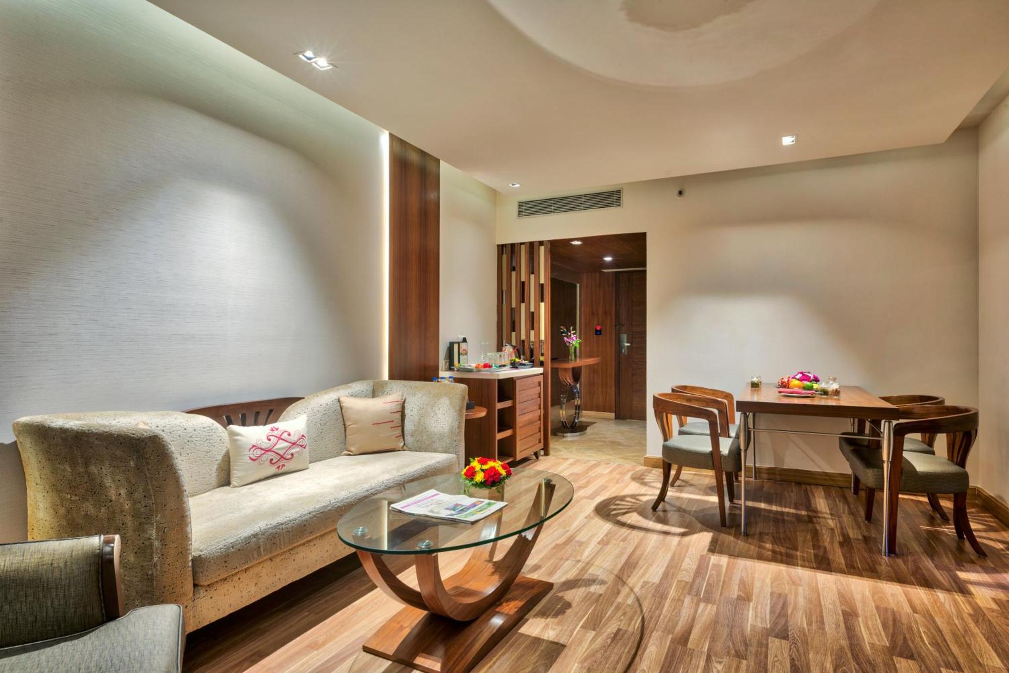 Grand Chennai By Grt Hotels Esterno foto A suite at the Taj Bengal